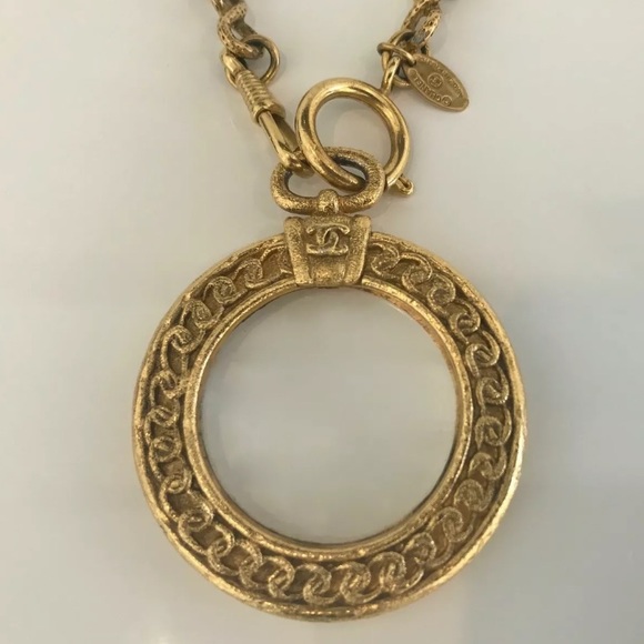 CHANEL MAGNIFYING GLASS MEDALLION NECKLACE NWOTS! - Picture 11 of 15